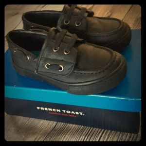 Black boat shoes size 9